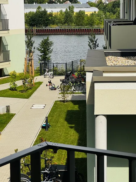 Seltene Gelegenheit am Wasser – voll möbliert & mit eigenem Balkon — photo 1